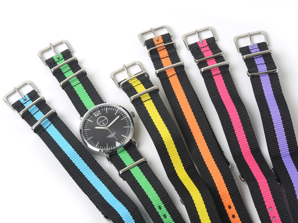 Hochwertige Covestro Uhr mit 6 Wechselarmbändern
